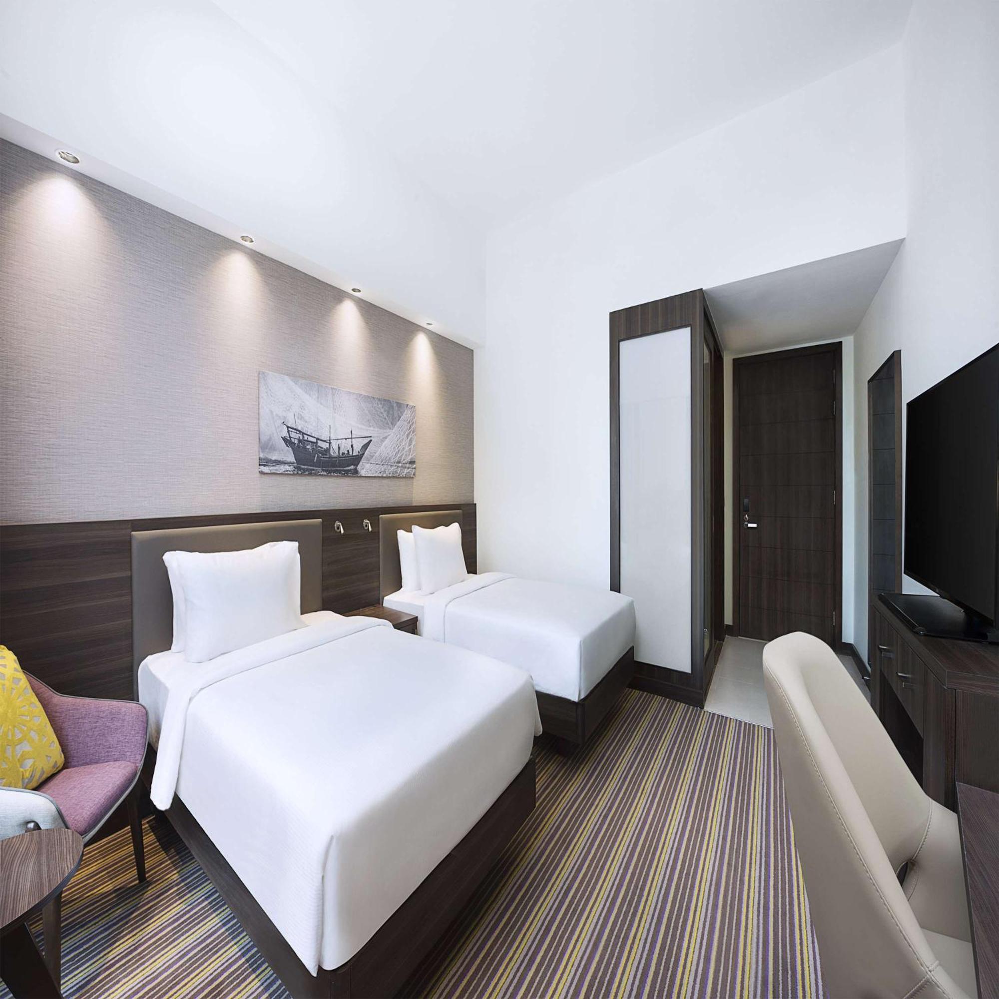 Hotel Hampton By Hilton Dubai Airport Esterno foto