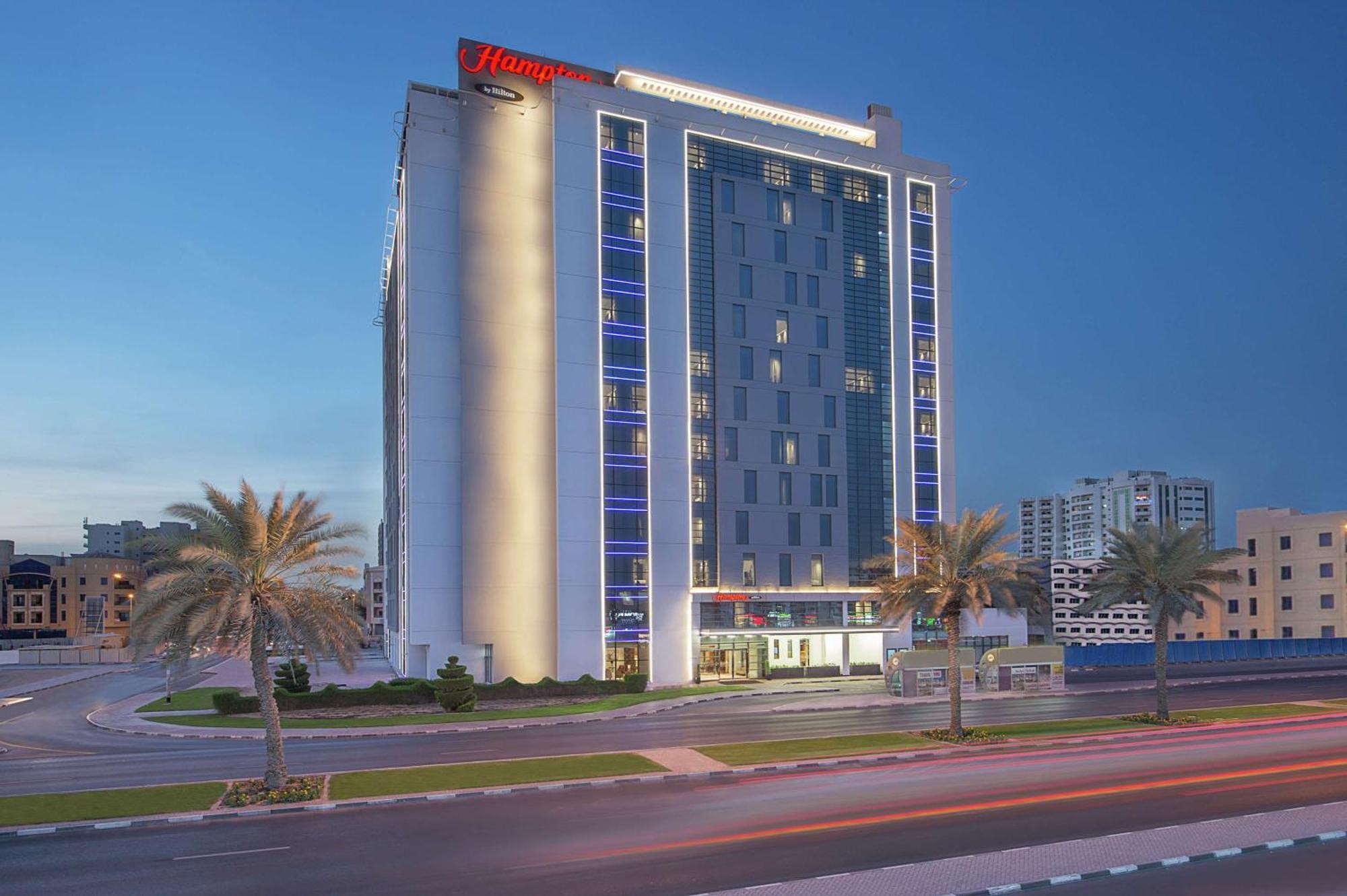 Hotel Hampton By Hilton Dubai Airport Esterno foto