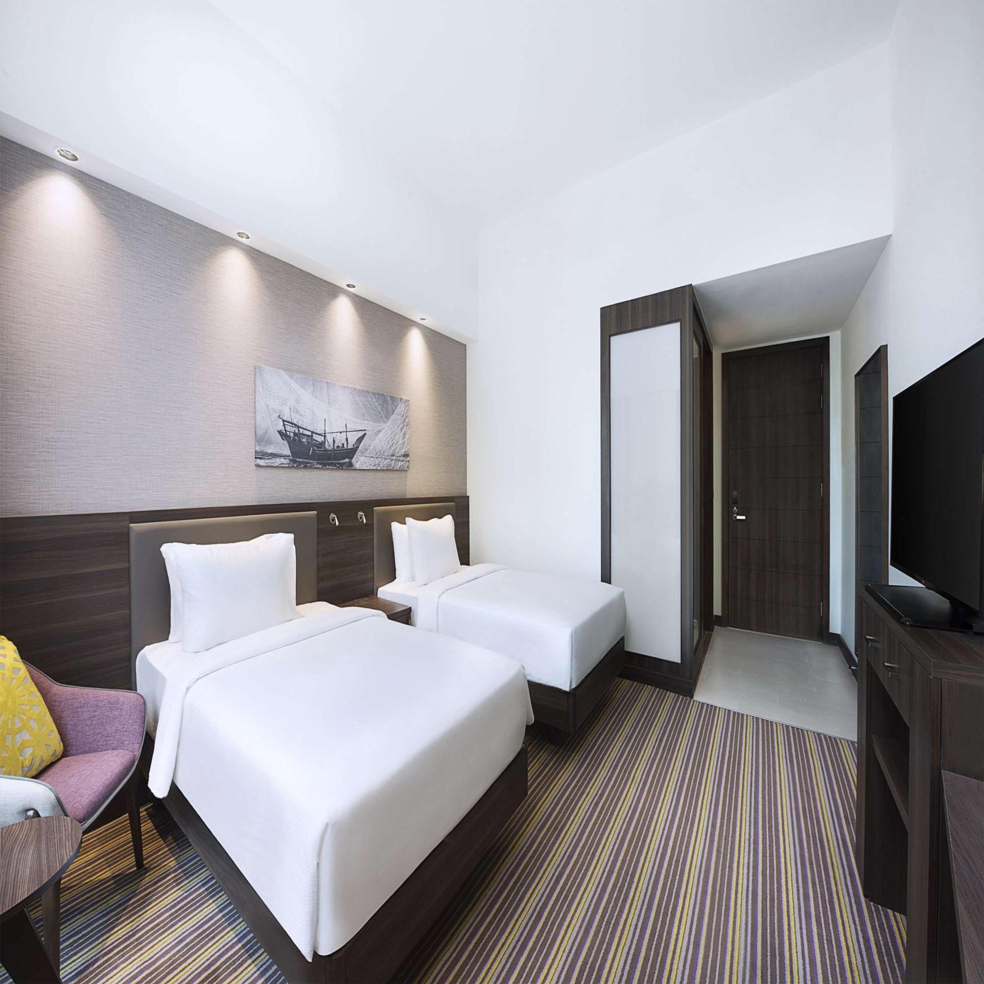 Hotel Hampton By Hilton Dubai Airport Esterno foto